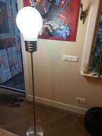 Unieke staande lamp in de vorm van een gloeilamp, Ophalen, Overige materialen, Gebruikt, Staanlamp