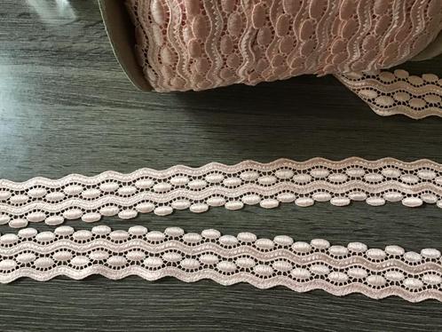 Nr 117) Super mooi kant kleur Zalm nu € 0.55 p meter, Hobby en Vrije tijd, Naaien en Fournituren, Nieuw, Kant, Verzenden