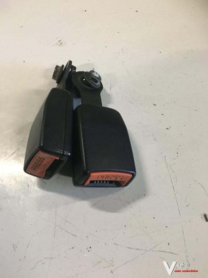 Suzuki Swift 1.0 1998 Gordel sluiting Achter, Auto-onderdelen, Interieur en Bekleding, Gebruikt, Ophalen of Verzenden