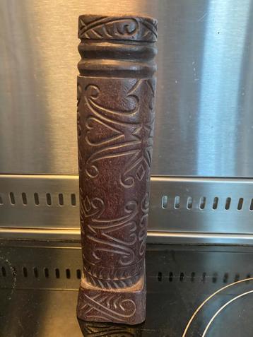 Tribal Motief Houtsnijwerk massief hout beschikbaar voor biedingen