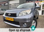 Daihatsu Terios 1.5 2WD Tour van 3de Eigenaar met trekhaak e, Auto's, Daihatsu, 1350 kg, Zwart, 400 kg, 49 €/maand