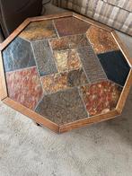 Hoekige tafel met stenen blad, Huis en Inrichting, Tafels | Salontafels, Gebruikt, Rustiek, Overige vormen, Minder dan 50 cm