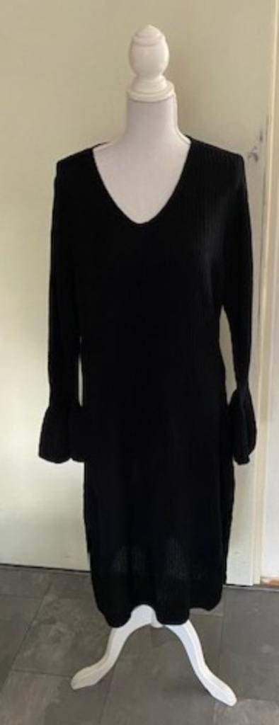 Gebreide zwarte jurk, maat 1XL = 46 (qwe), Kleding | Dames, Jurken, Zo goed als nieuw, Maat 46/48 (XL) of groter, Zwart, Onder de knie