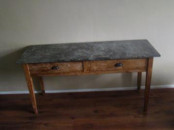 Zeer unieke sidetable beschikbaar voor biedingen