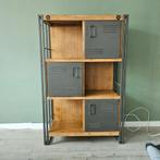 Nette industriële wandkast acaciahout staal, Huis en Inrichting, Kasten | Wandmeubels, Ophalen, Gebruikt, 100 tot 150 cm, Minder dan 150 cm