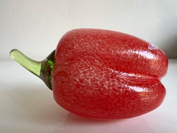 Kosta Boda Rode Paprika ‘Frutteria’ Art Glass Gunnel Sahlin beschikbaar voor biedingen