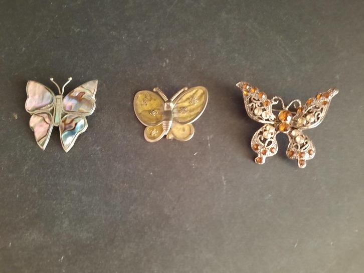 Broches vlinder, Sieraden, Tassen en Uiterlijk, Broches, Gebruikt, Overige materialen, Overige kleuren, Minder dan 4 cm, Met strass