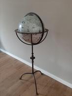 wereldbol globe op smeedijzeren standaard, Huis en Inrichting, Woonaccessoires | Wereldbollen, Ophalen, Zo goed als nieuw
