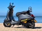Vespa Sprint e4 RS uitvoering -  5100 km BJ 2018 Full option, Fietsen en Brommers, Scooters | Vespa, Ophalen, Maximaal 45 km/u