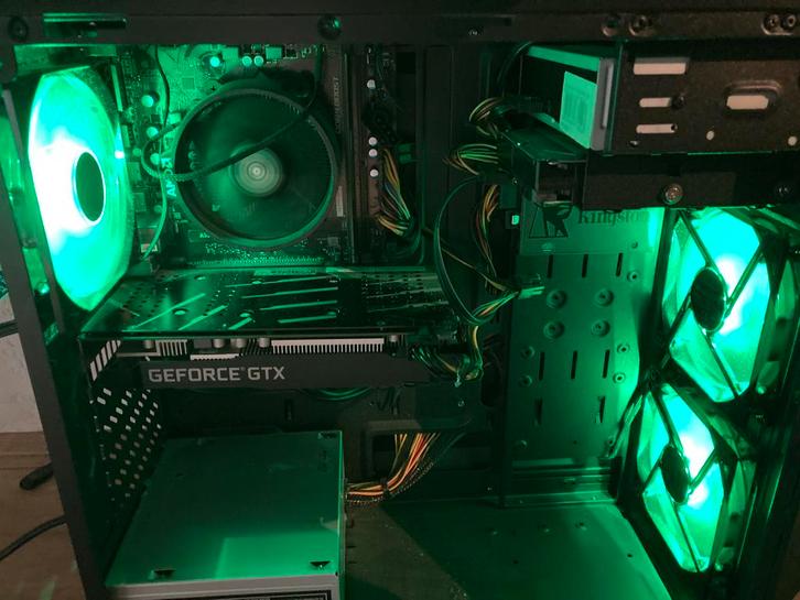 Zeer sterke game pc incl 27inch game monitor, Computers en Software, Desktop Pc's, Zo goed als nieuw, 3 tot 4 Ghz, SSD, Ophalen of Verzenden