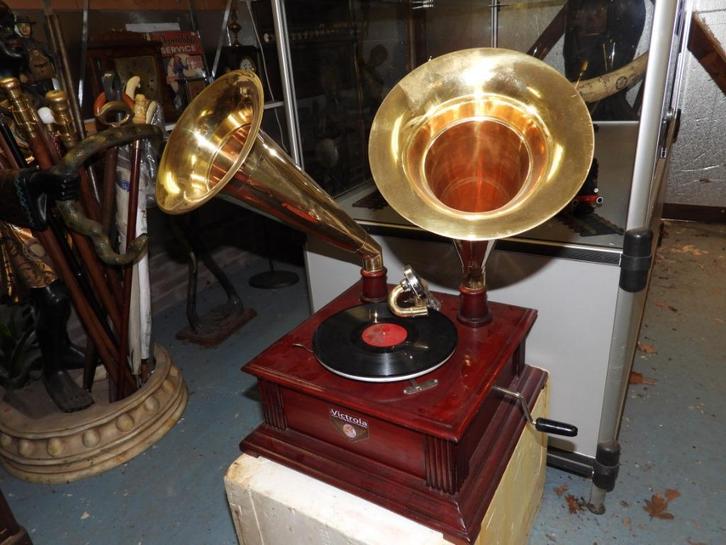Antieke grammofoon met dubbele hoorn, Antiek en Kunst, Antiek | Tv's en Audio, Ophalen