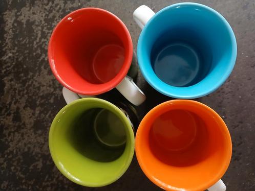 4 bekers van WWF met dierenafbeeldingen, Huis en Inrichting, Keuken | Servies, Zo goed als nieuw, Kop(pen) en/of Schotel(s), Overige stijlen
