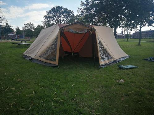 Grote tent met 2 slaap compartimenten en ruim tussenstuk, Caravans en Kamperen, Tenten, tot en met 5, Gebruikt, Ophalen