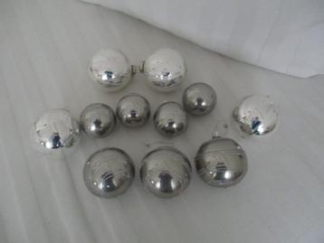 lotje kerstballen beschikbaar voor biedingen