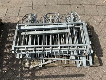 Aanbieding 6 inlooppoortjes verzinkt beschikbaar voor biedingen