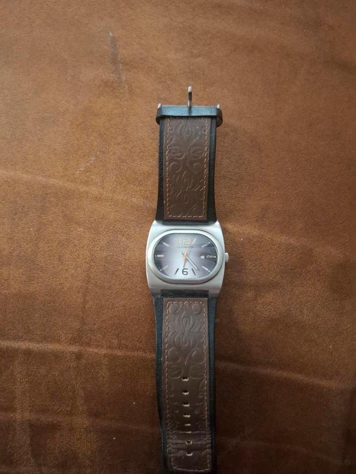 Stijlvol polshorloge, Sieraden, Tassen en Uiterlijk, Horloges | Heren, Gebruikt, Polshorloge, Overige merken, Staal, Leer, Ophalen of Verzenden