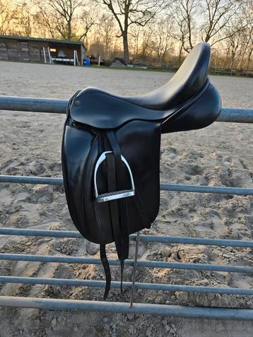 Hulsebos CC Close Contact dressuur MW 17,5inch  beschikbaar voor biedingen