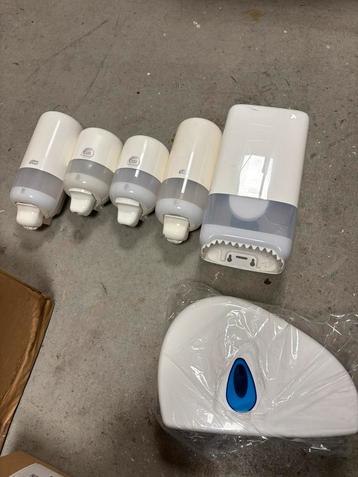 Sanitair, tork, dispenser, toilet, wc bril reiniger, zeep  beschikbaar voor biedingen