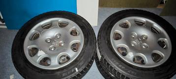 15 inch Peugeot stalen velgen met originele wieldoppen – 4 beschikbaar voor biedingen