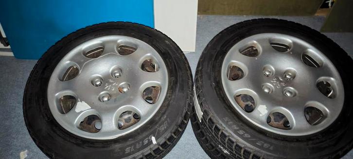 15 inch Peugeot stalen velgen met originele wieldoppen – 4, Auto diversen, Wieldoppen, Ophalen of Verzenden