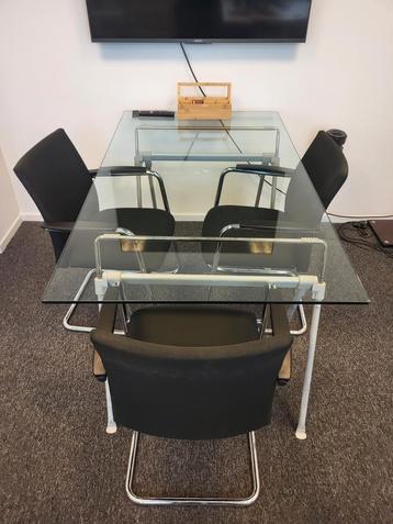 glazen design tafel beschikbaar voor biedingen