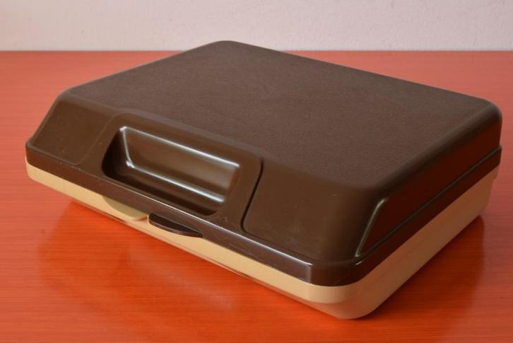 Retro vintage kunststof jaren 70 Curver Minelle naaidoos, Hobby en Vrije tijd, Naaien en Fournituren, Gebruikt, Overige typen