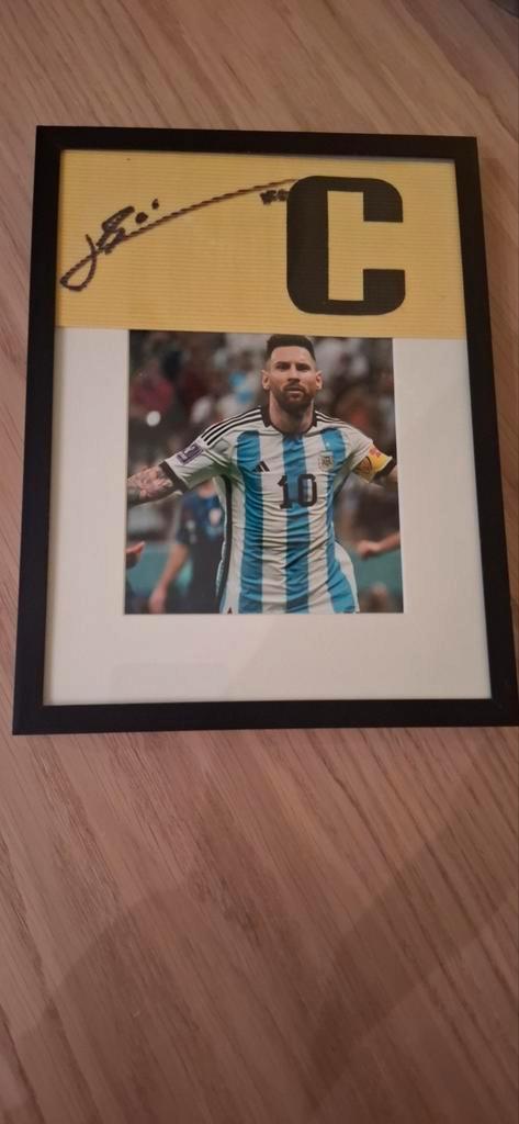 Gesigneerde Messi aanvoerdersband ingelijst + COA, Verzamelen, Sportartikelen en Voetbal, Zo goed als nieuw, Overige typen, Buitenlandse clubs
