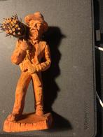 Houten beeldje van een boer met takkenbos, Antiek en Kunst, Kunst | Beelden en Houtsnijwerken, Ophalen of Verzenden