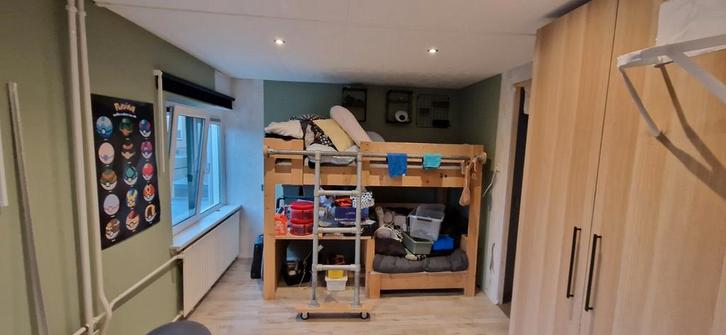 Stoer en unieke steigerhouten hoogslaper met bureau en bank, Kinderen en Baby's, Kinderkamer | Stapelbedden en Hoogslapers, Zo goed als nieuw