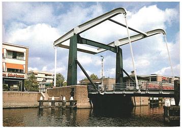 909479	Alphen	a d Rijn	ZH Alphensebrug	kanaal	Nette oude kaa beschikbaar voor biedingen