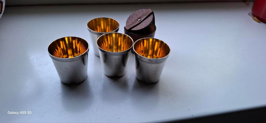 Mooie shot glaasjes rvs met gouden binnenkant in foedraal, Ophalen of Verzenden, Overige typen