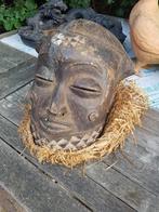 Afrika: Zeer groot Houten Helmmasker met kraag van Stro, Antiek en Kunst, Kunst | Niet-Westerse kunst, Ophalen of Verzenden