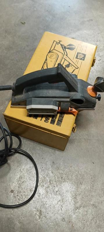Elektrische schaafmachine in ijzeren koffer beschikbaar voor biedingen