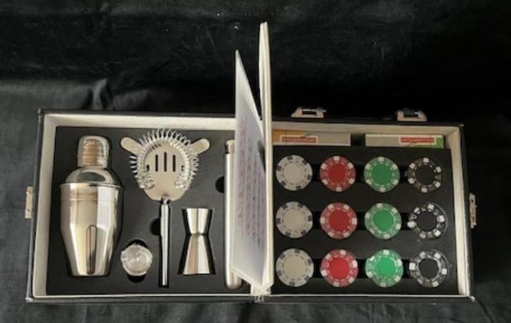Draagbare koffer cocktail set / poker set en Bacardi stirrer, Hobby en Vrije tijd, Gezelschapsspellen | Bordspellen, Zo goed als nieuw
