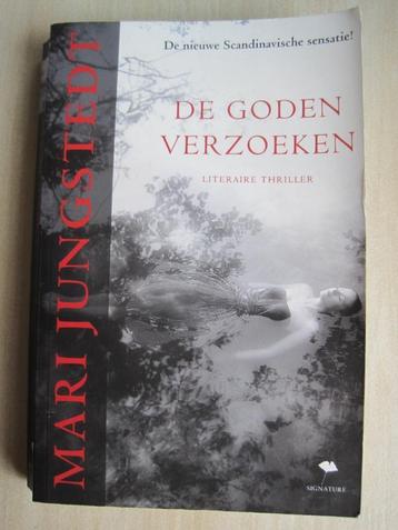 514 - De goden verzoeken - Mari Jungstedt beschikbaar voor biedingen