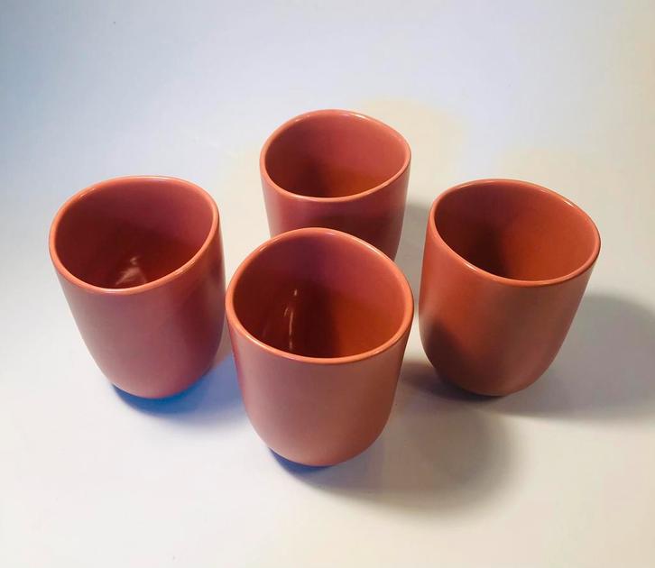 Vier oudroze gekleurde keramieken kopjes van Blokker, Huis en Inrichting, Keuken | Servies, Kop(pen) en/of Schotel(s), Overige stijlen