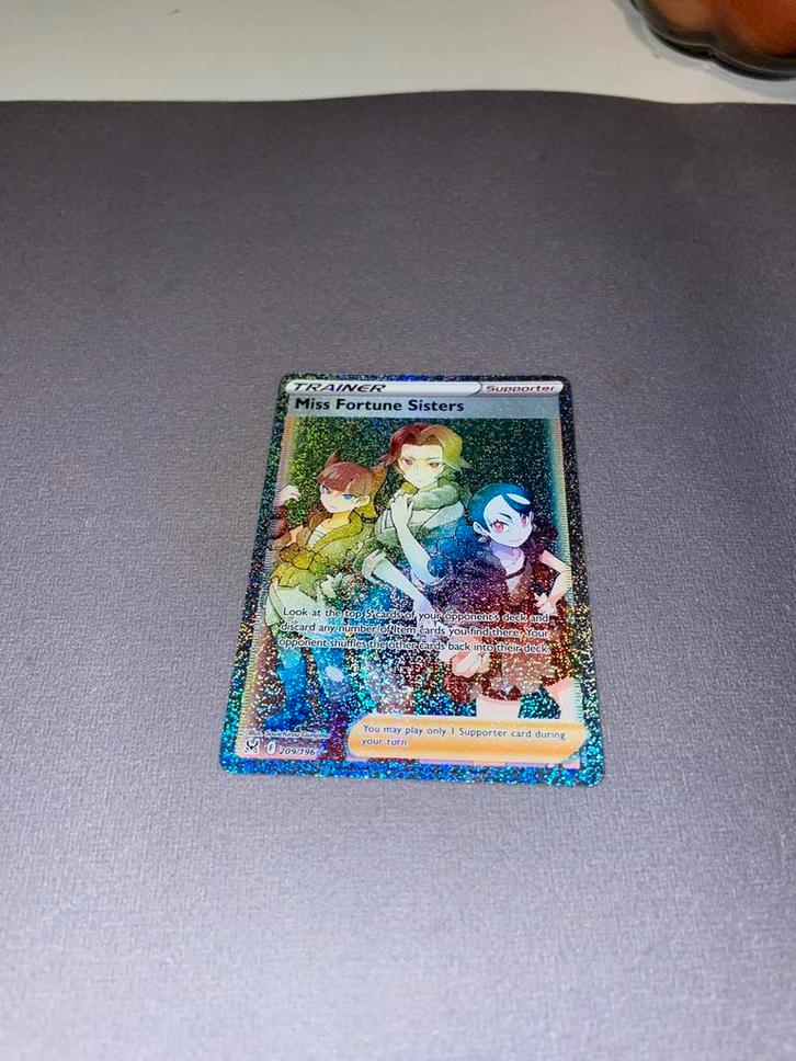 Pokemon Miss Fortune Sisters Rainbow Full Art, Hobby en Vrije tijd, Verzamelkaartspellen | Pokémon, Nieuw, Losse kaart, Foil, Ophalen of Verzenden