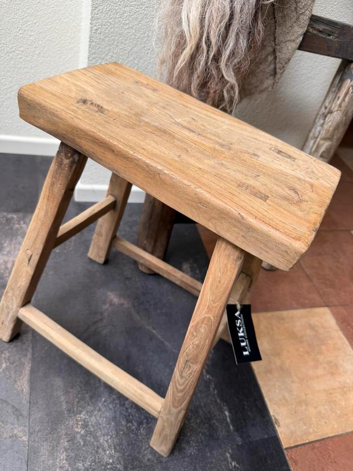 1097, Houten Luksa aziatische kruk,, Huis en Inrichting, Woonaccessoires | Overige, Nieuw, Ophalen of Verzenden