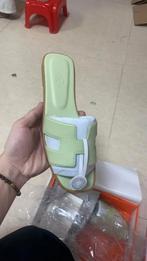 Hermes Oran Sandalen - Nieuw!, Kleding | Dames, Ophalen of Verzenden, Nieuw, Overige kleuren, Slippers