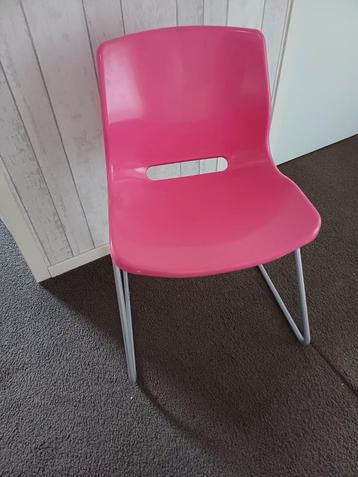 Leuke roze IKEA stoel - Zeer goede staat! beschikbaar voor biedingen