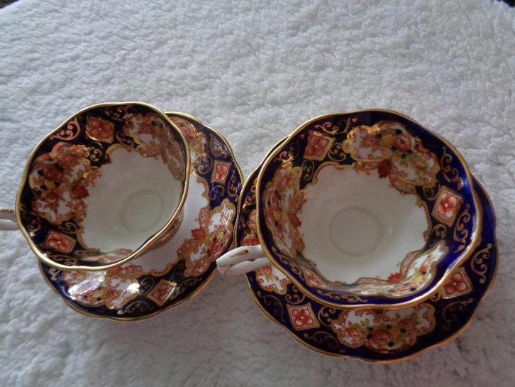 Avon kop en schotel van Royal Albert Heirloom.2x, Antiek en Kunst, Antiek | Servies los, Ophalen of Verzenden