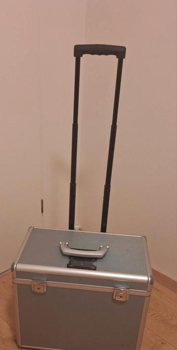 Design trolley (NAGELNIEUW) beschikbaar voor biedingen