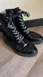 Zwarte boots maat 38 (met tekst veters), Ophalen of Verzenden, Zo goed als nieuw, Zwart