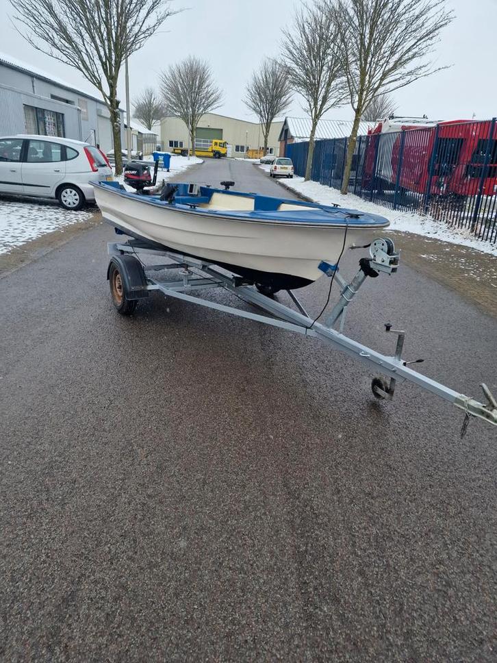 Visboot, Watersport en Boten, Vis- en Consoleboten, Tot 10 pk, 3 tot 6 meter, Benzine, Buitenboordmotor, Polyester, Ophalen of Verzenden