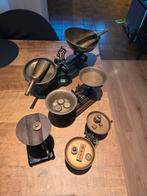Vier oude weegschalen met toebehoren, Antiek en Kunst, Antiek | Gereedschap en Instrumenten, Ophalen of Verzenden