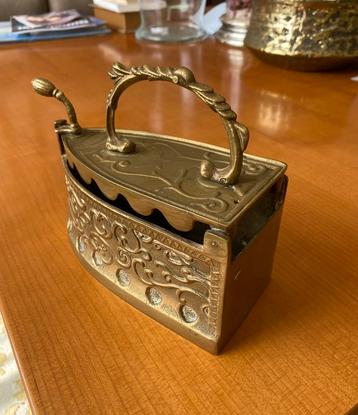 Antique strijkijzer in zeer good staat beschikbaar voor biedingen