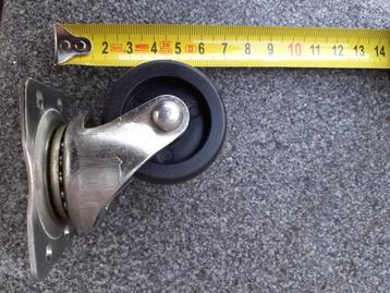 57 zwenkwieltjes zware spullen bloembakken wieltjes NIEUW beschikbaar voor biedingen