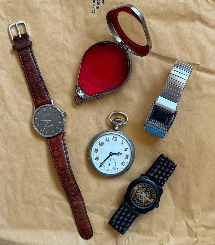 Partij 4x oude horloges / zakhorloge bulova / casio / remova, Sieraden, Tassen en Uiterlijk, Horloges | Dames, Zo goed als nieuw