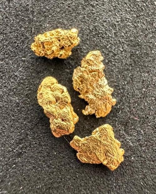 4 goud nuggets klompje 0,5 gram zeer zuiver 22-24karaat, Verzamelen, Mineralen en Fossielen, Mineraal, Ophalen of Verzenden