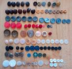 Vintage knopen van kunststof/leer/metaal/hout/parelmoer, Hobby en Vrije tijd, Naaien en Fournituren, Ophalen of Verzenden, Zo goed als nieuw